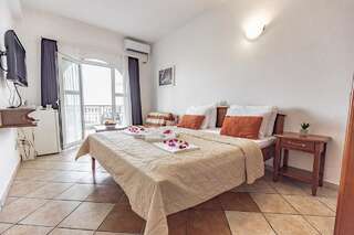 Апартаменты Adriatic Apartment Улцинь Двухместный номер с 1 кроватью с видом на море-3