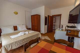 Апартаменты Adriatic Apartment Улцинь Трехместный номер с балконом-1